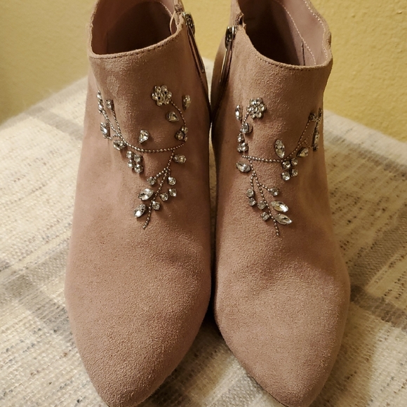 Nannette Shoes - Nannette Pale Pink Ankle Boots with Rhinestone Details Sz 8